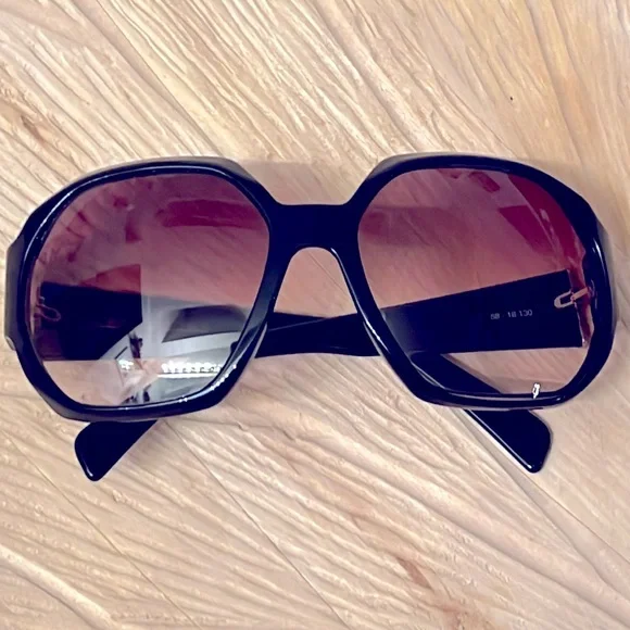 Marc Jacobs | Accessories | Vintage Black Marc Jacobs  display picture 1